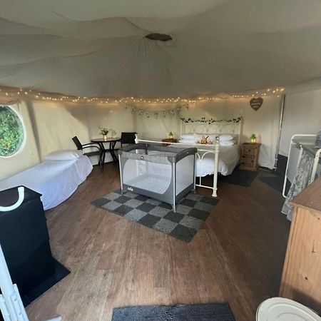 Old Dairy Farm Glamping Hotel Емсуърт Екстериор снимка